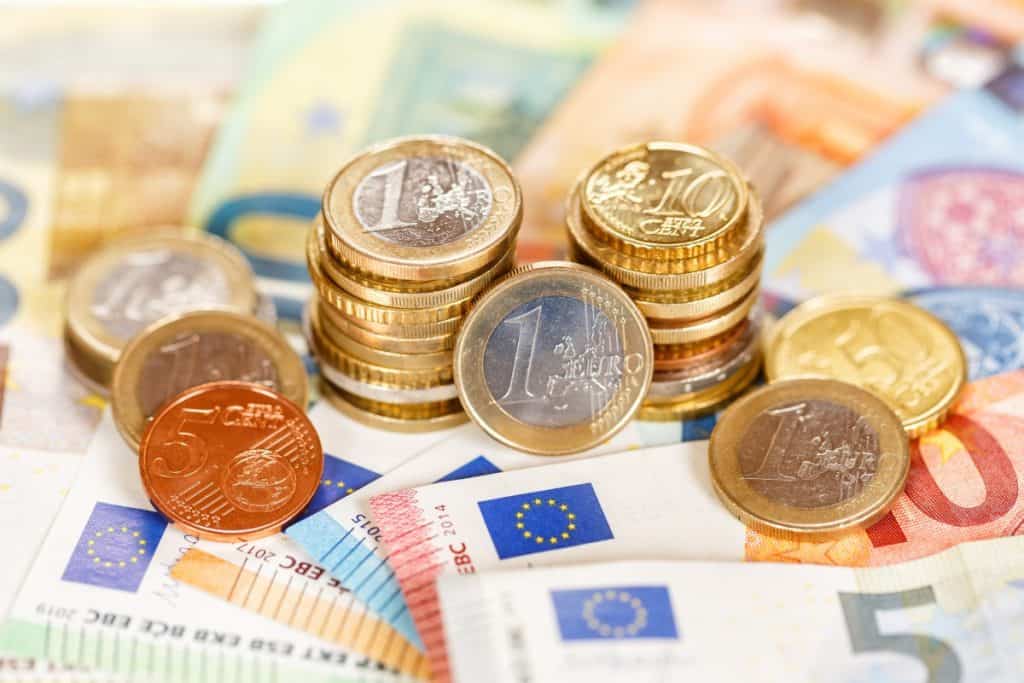 5 ključnih faktora koji utječu na visinu kamatnih stopa kredita 5 ključnih faktora koji utječu na visinu kamatnih stopa kredita