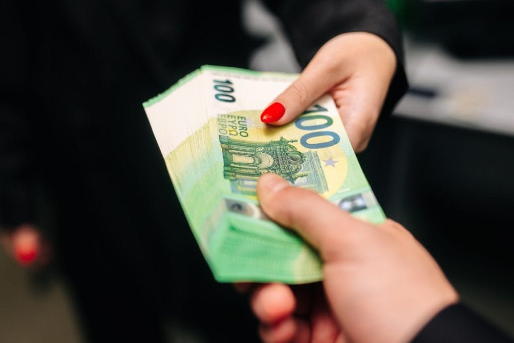 Kako uspješno uštedjeti za mirovinu s minimalnim prihodima Kako uspješno uštedjeti za mirovinu s minimalnim prihodima